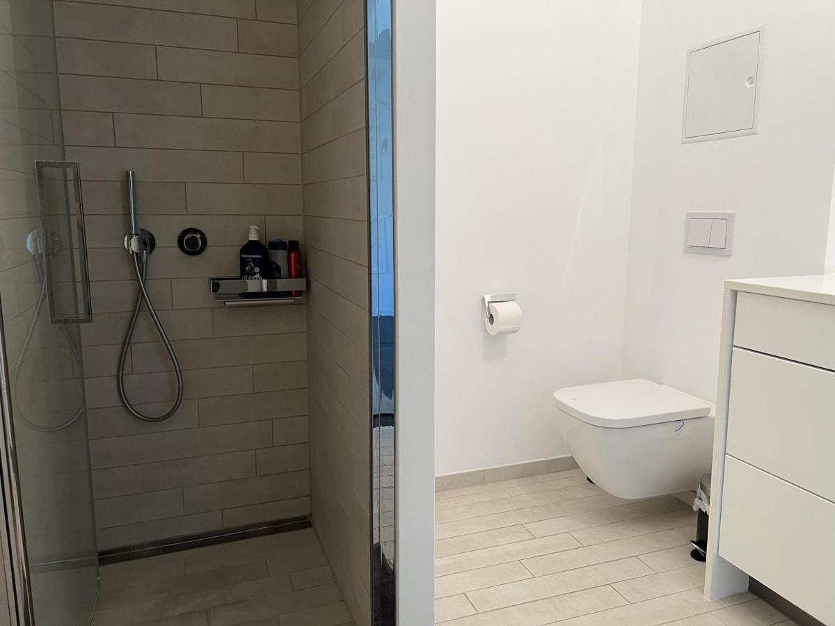 Luxury Waterfront Apartment Берлин Экстерьер фото