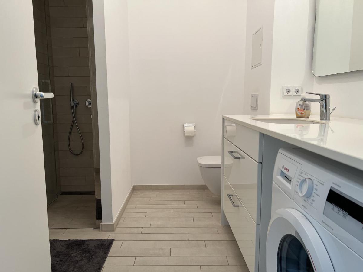 Luxury Waterfront Apartment Берлин Экстерьер фото