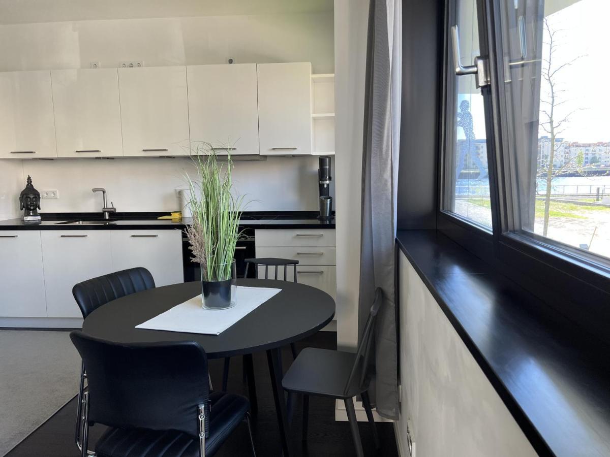 Luxury Waterfront Apartment Берлин Экстерьер фото